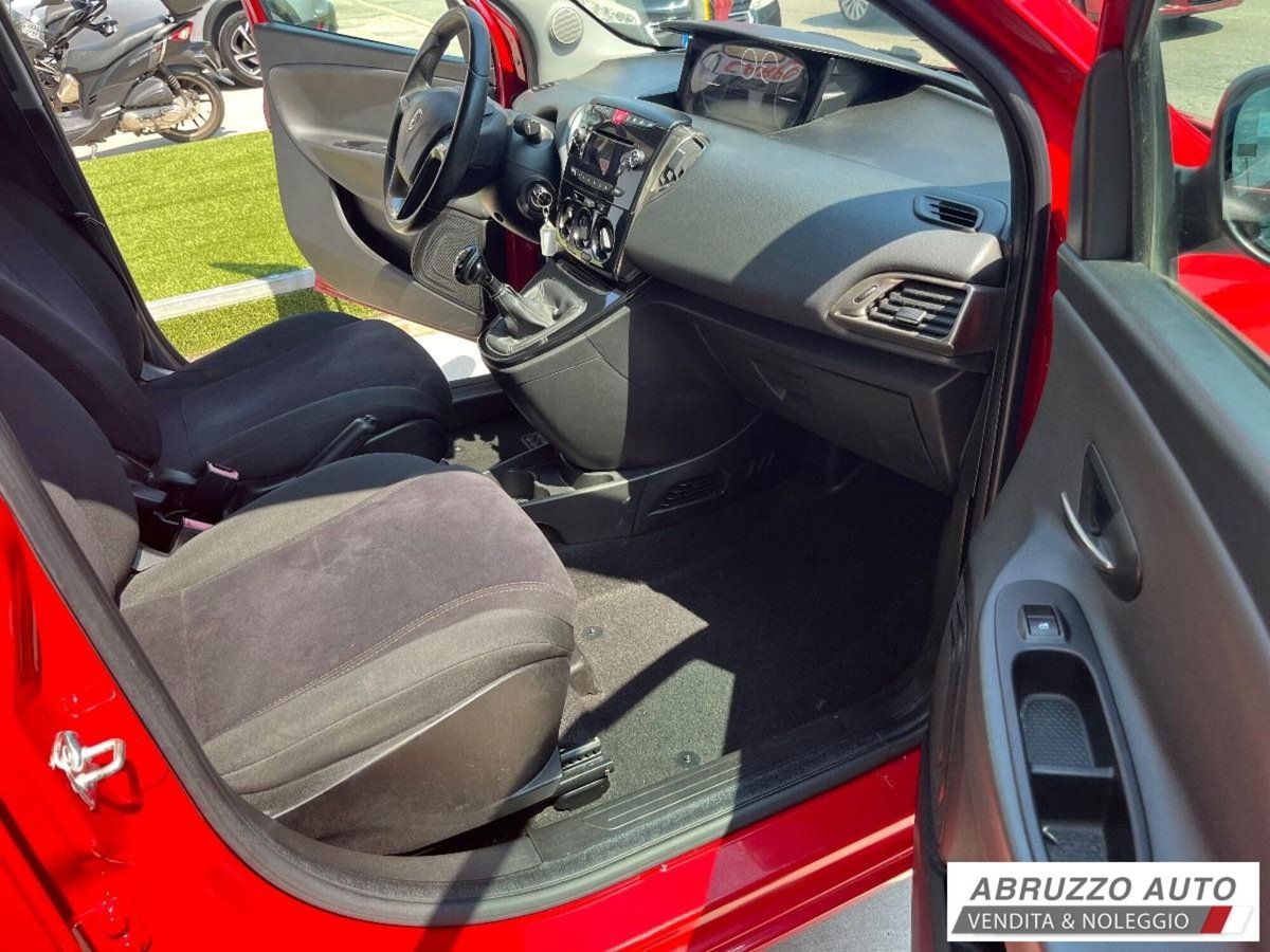 Lancia Ypsilon 1.3 MJT 16V 95 CV 5 porte S&S Platinum (13)