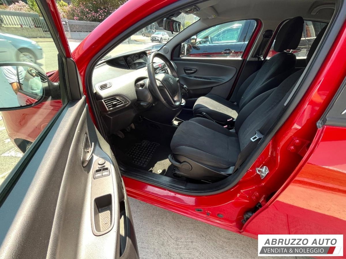 Lancia Ypsilon 1.3 MJT 16V 95 CV 5 porte S&S Platinum (8)