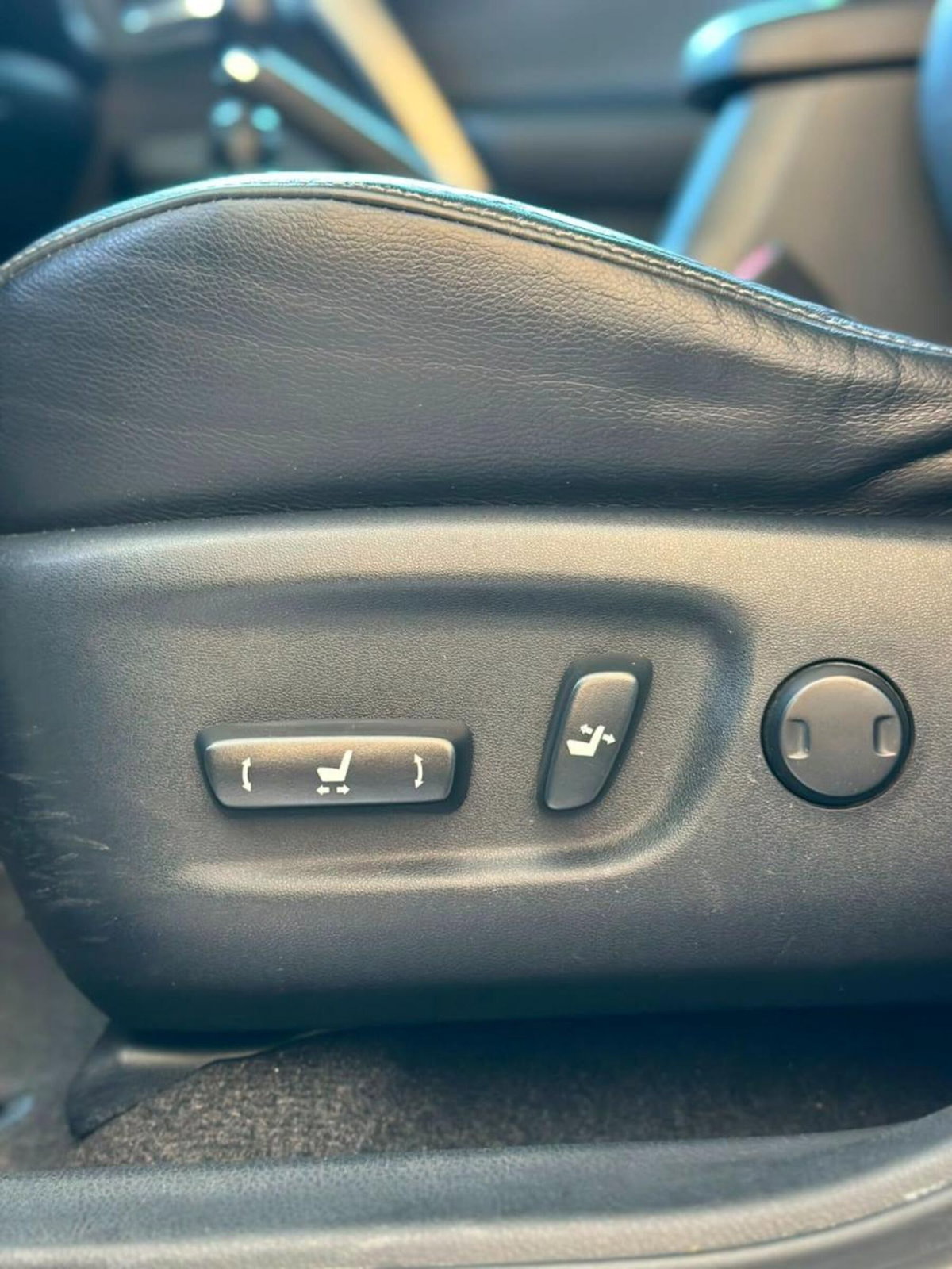 Toyota Rav4 D-CAT A/T 4WD Lounge White Ed. (9)