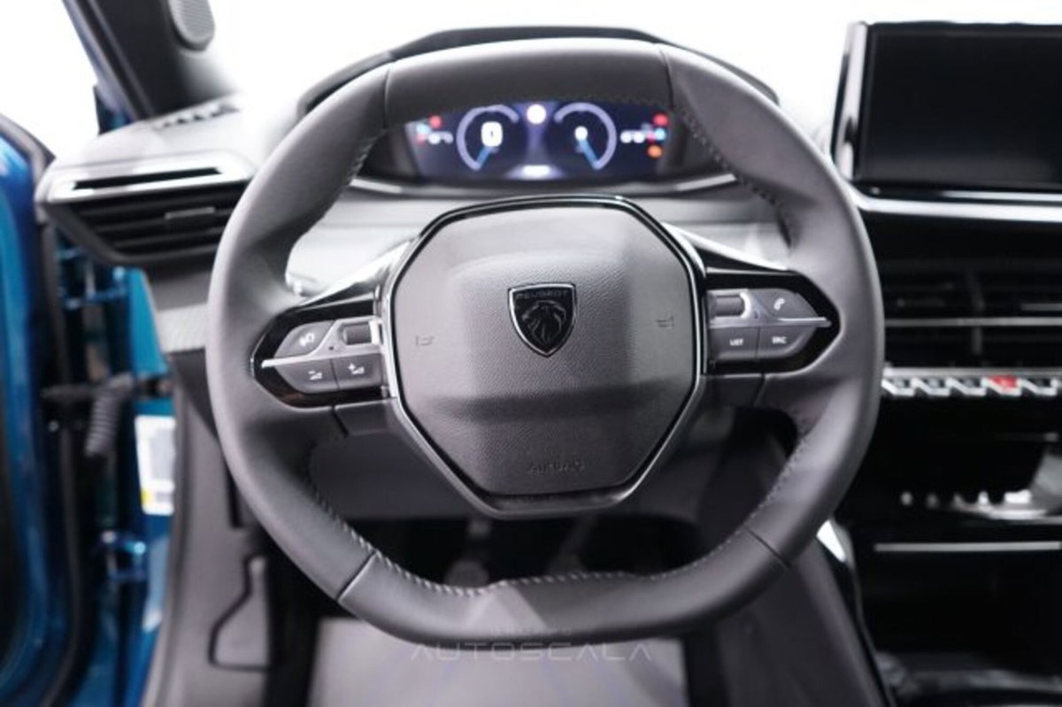 Peugeot 2008 1.2 puretech Allure s&s 100cv (12)