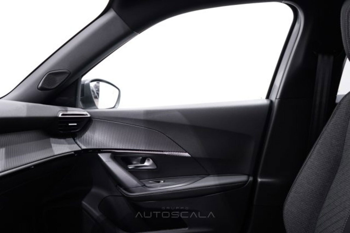 Peugeot 2008 1.2 hybrid Allure 145cv e-dcs6 (17)