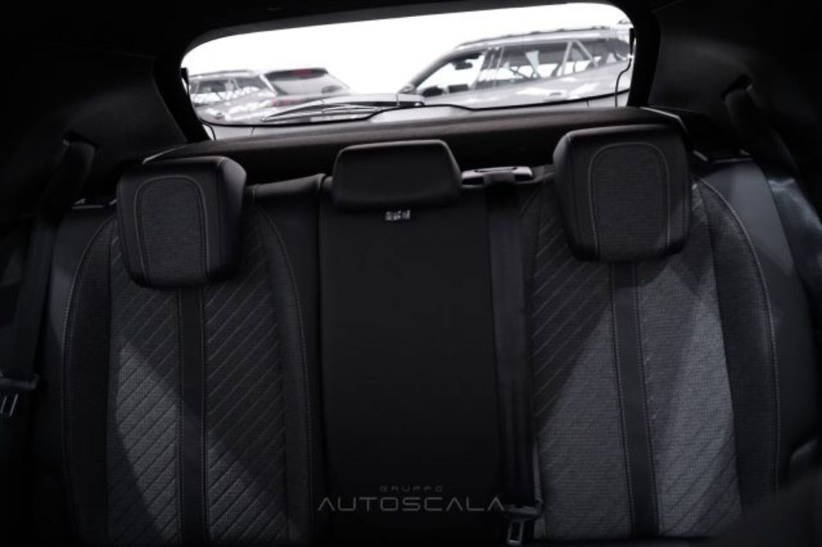 Peugeot 2008 1.2 hybrid Allure 145cv e-dcs6 (18)