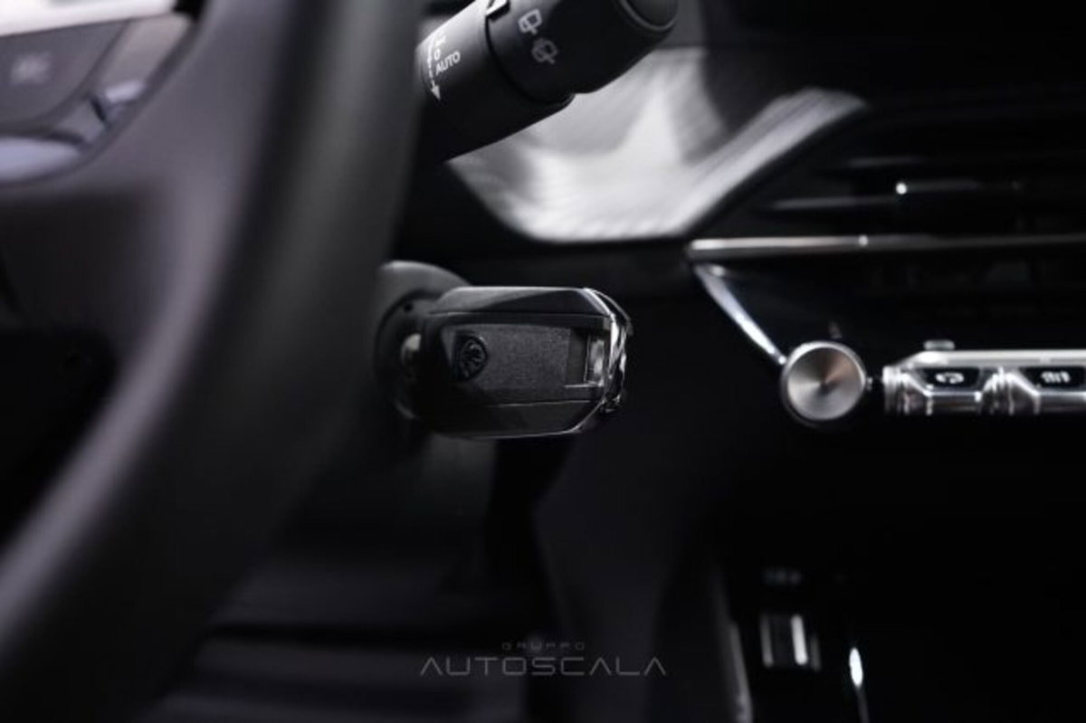 Peugeot 2008 1.2 hybrid Allure 145cv e-dcs6 (17)