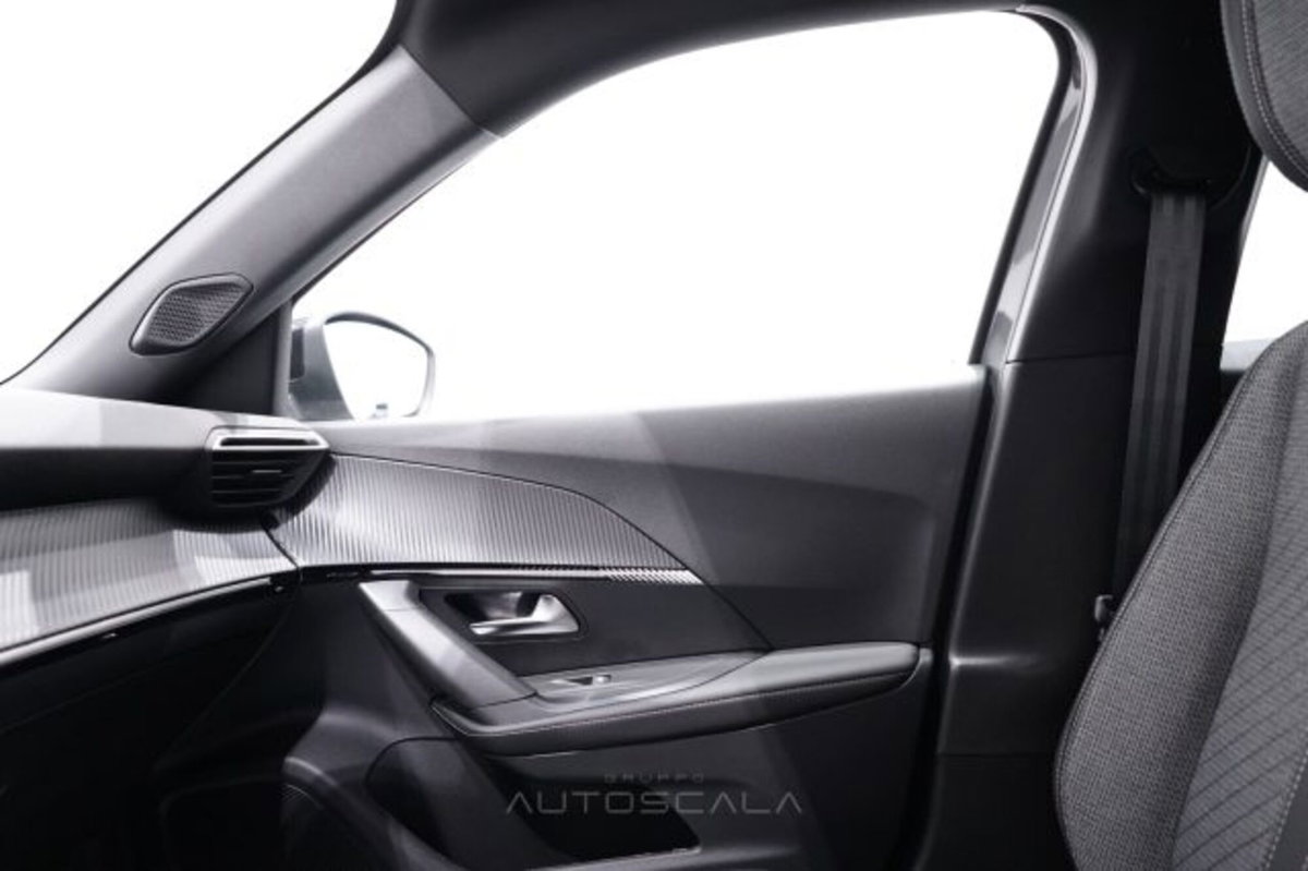 Peugeot 2008 1.2 hybrid Allure 145cv e-dcs6 (18)
