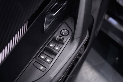 Peugeot 2008 1.2 hybrid Allure 145cv e-dcs6 (10)