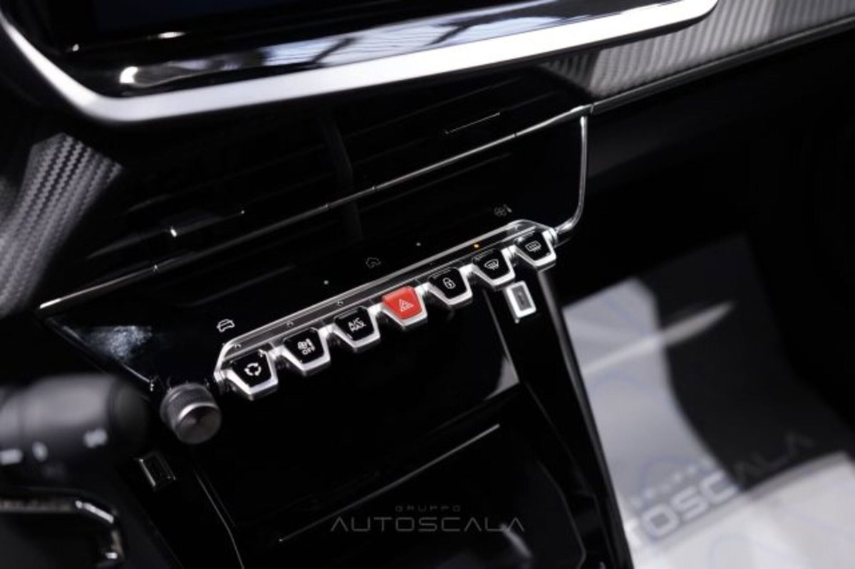 Peugeot 2008 1.2 hybrid Allure 145cv e-dcs6 (15)