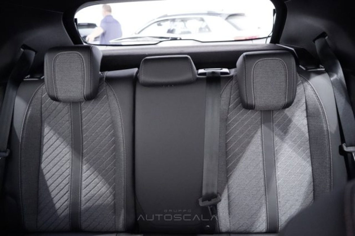 Peugeot 2008 1.2 hybrid Allure 145cv e-dcs6 (19)