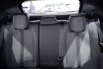 Peugeot 2008 1.2 hybrid Allure 145cv e-dcs6 (19)