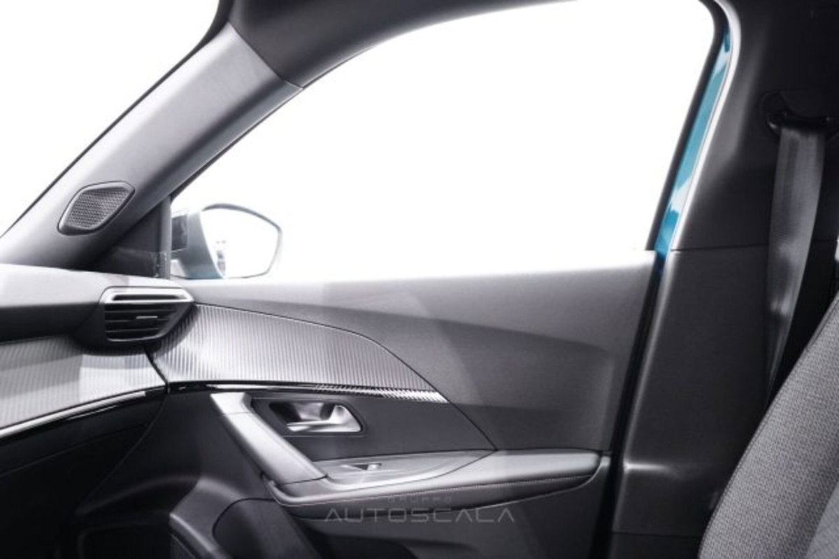Peugeot 2008 1.2 puretech Allure s&s 100cv (18)