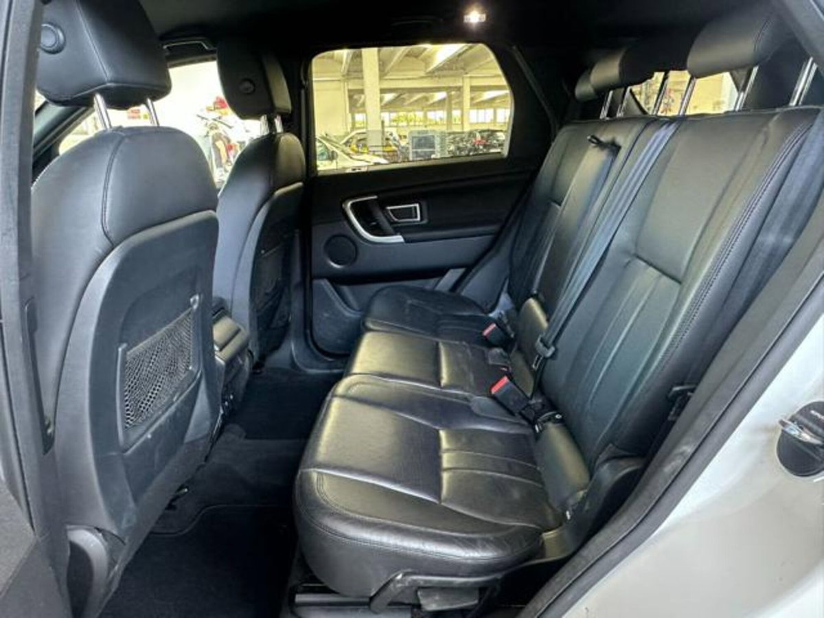 Land Rover Discovery Sport 2.0 TD4 150 CV HSE (11)
