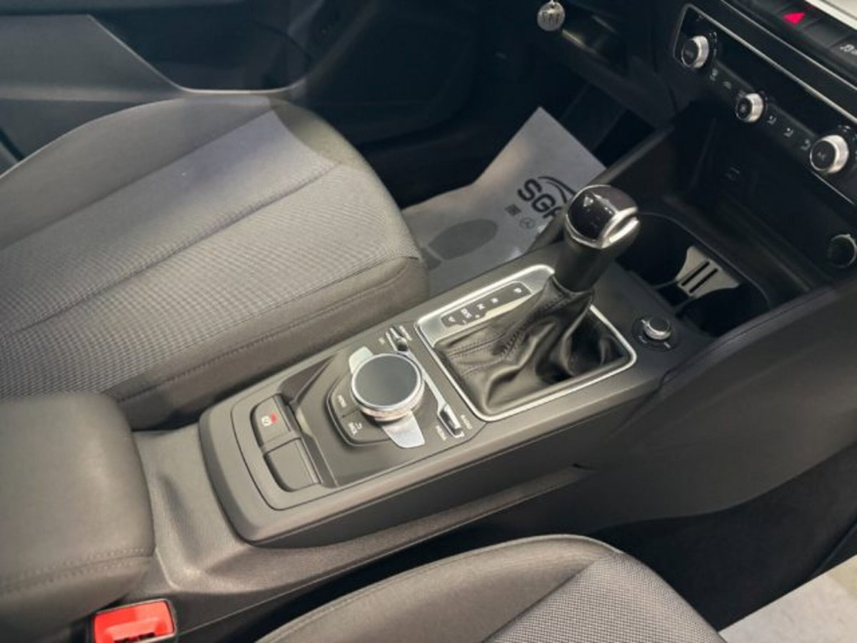 Audi Q2 Q2 35 TDI S tronic Identity Black (14)