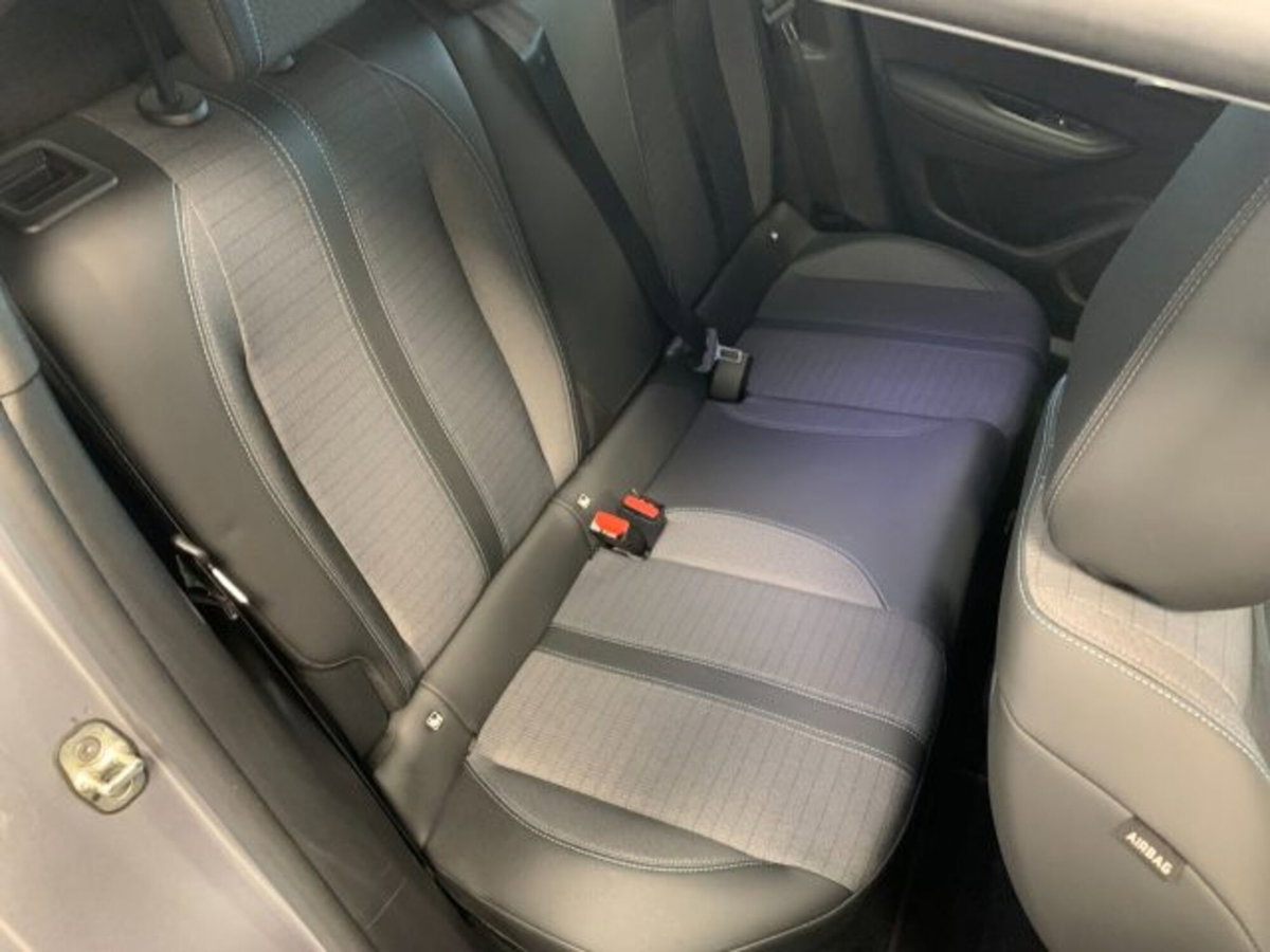 Peugeot 2008 BlueHDi 110 S&S Allure Pack (12)