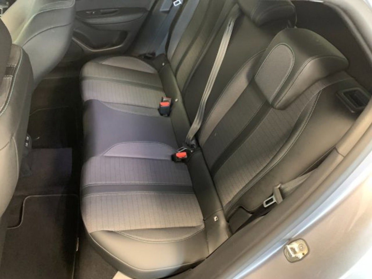 Peugeot 2008 BlueHDi 110 S&S Allure Pack (13)