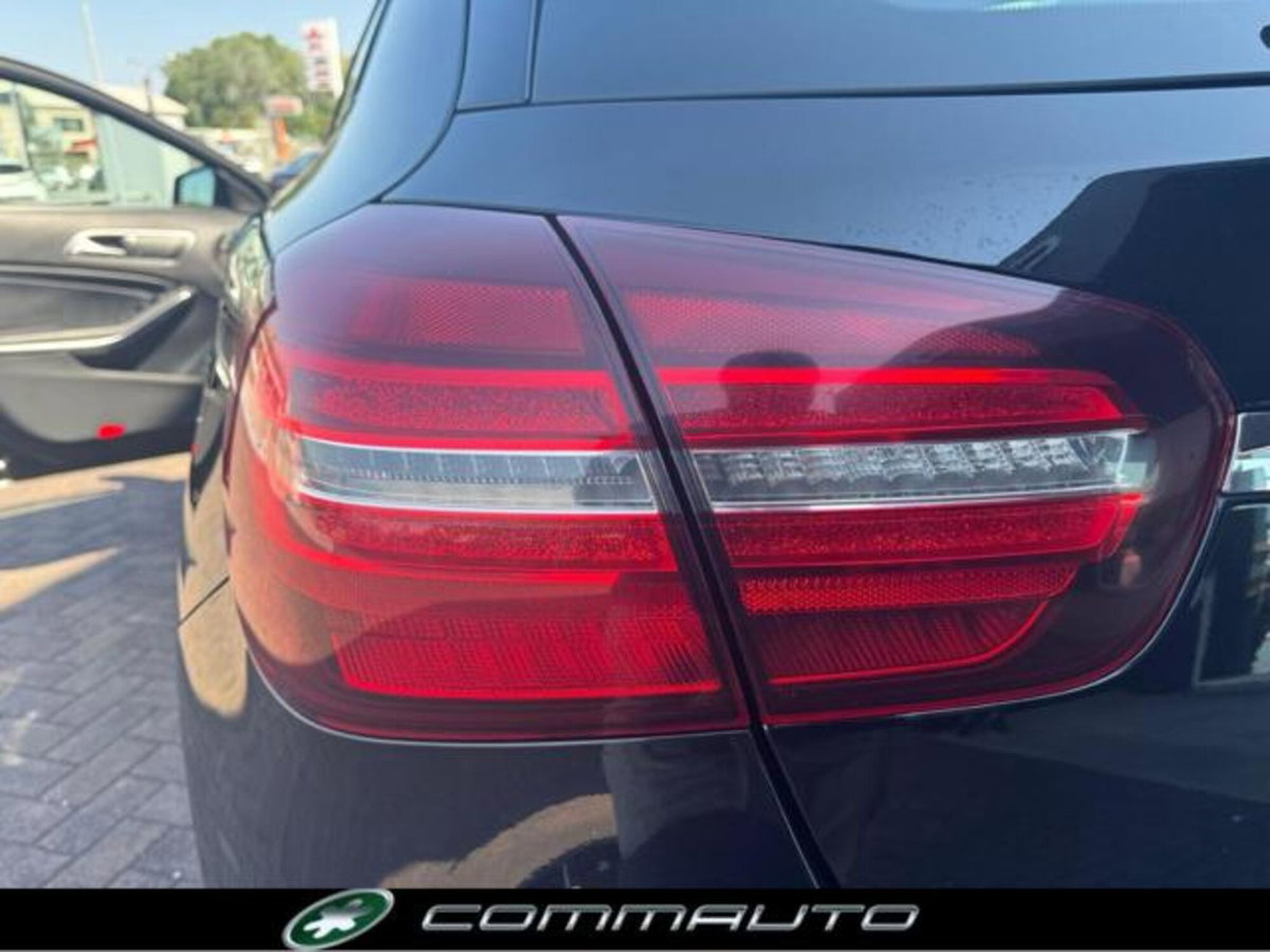 Mercedes-Benz GLA SUV 200 d Automatic 4Matic Sport (6)
