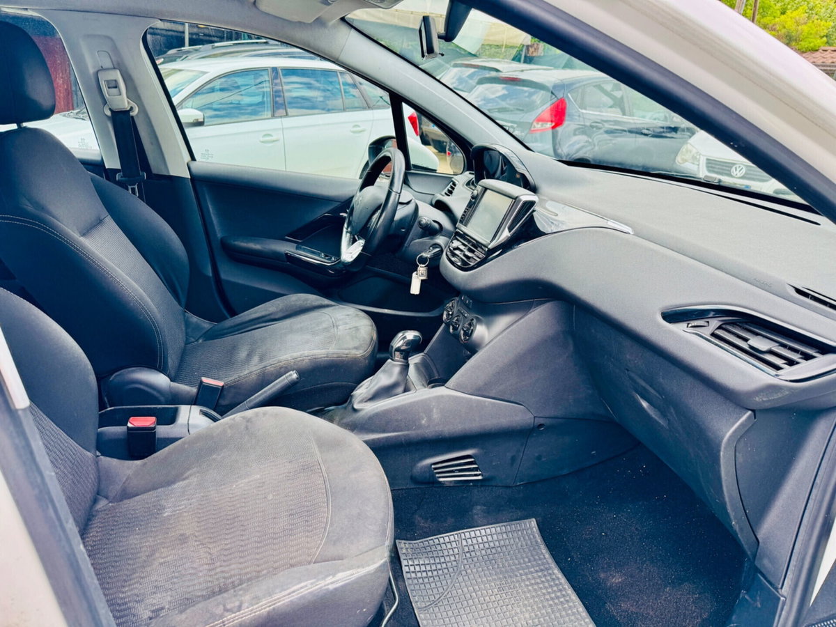 Peugeot 208 75 5 porte Mix (16)