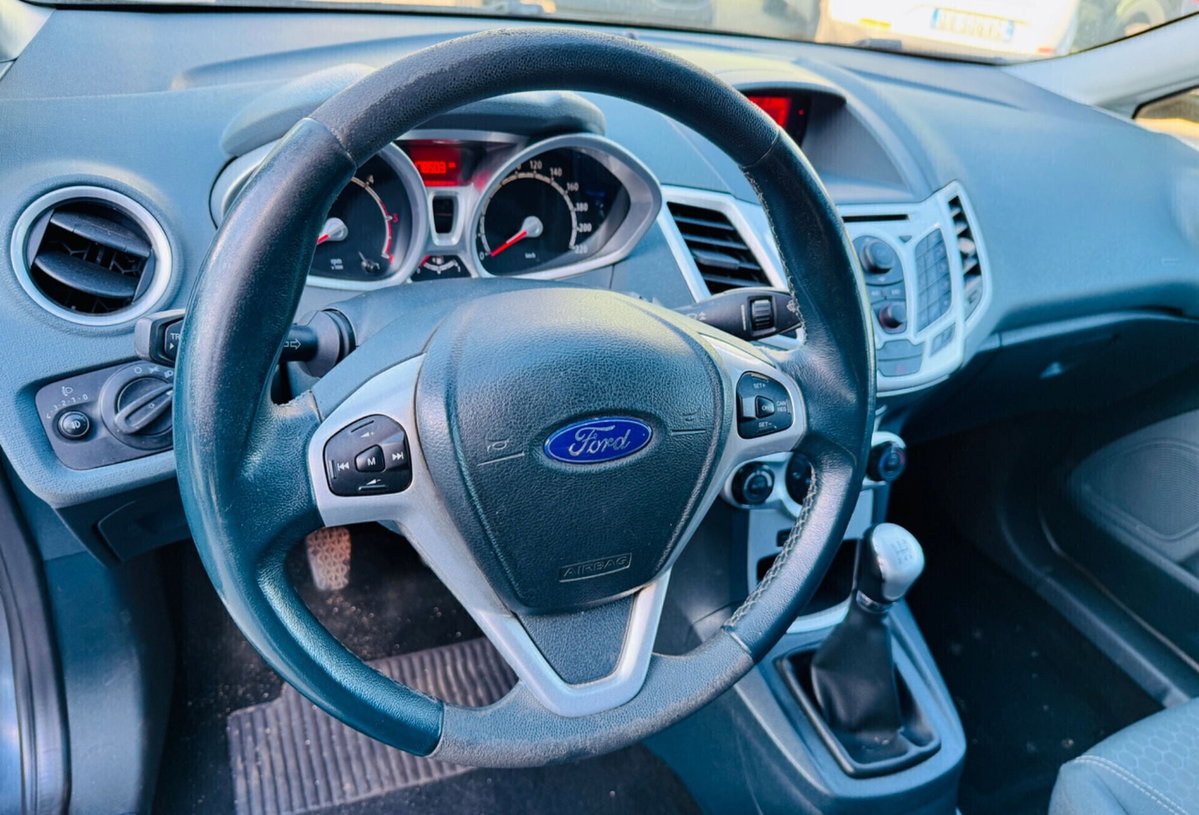 Ford Fiesta 1.4 TDCi 68CV 5 porte Titanium (10)