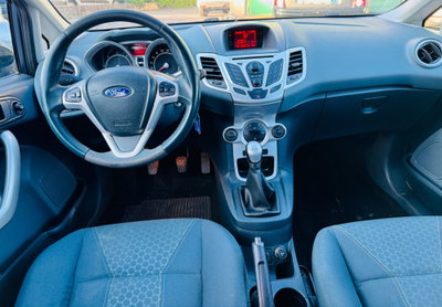 Ford Fiesta 1.4 TDCi 68CV 5 porte Titanium (18)