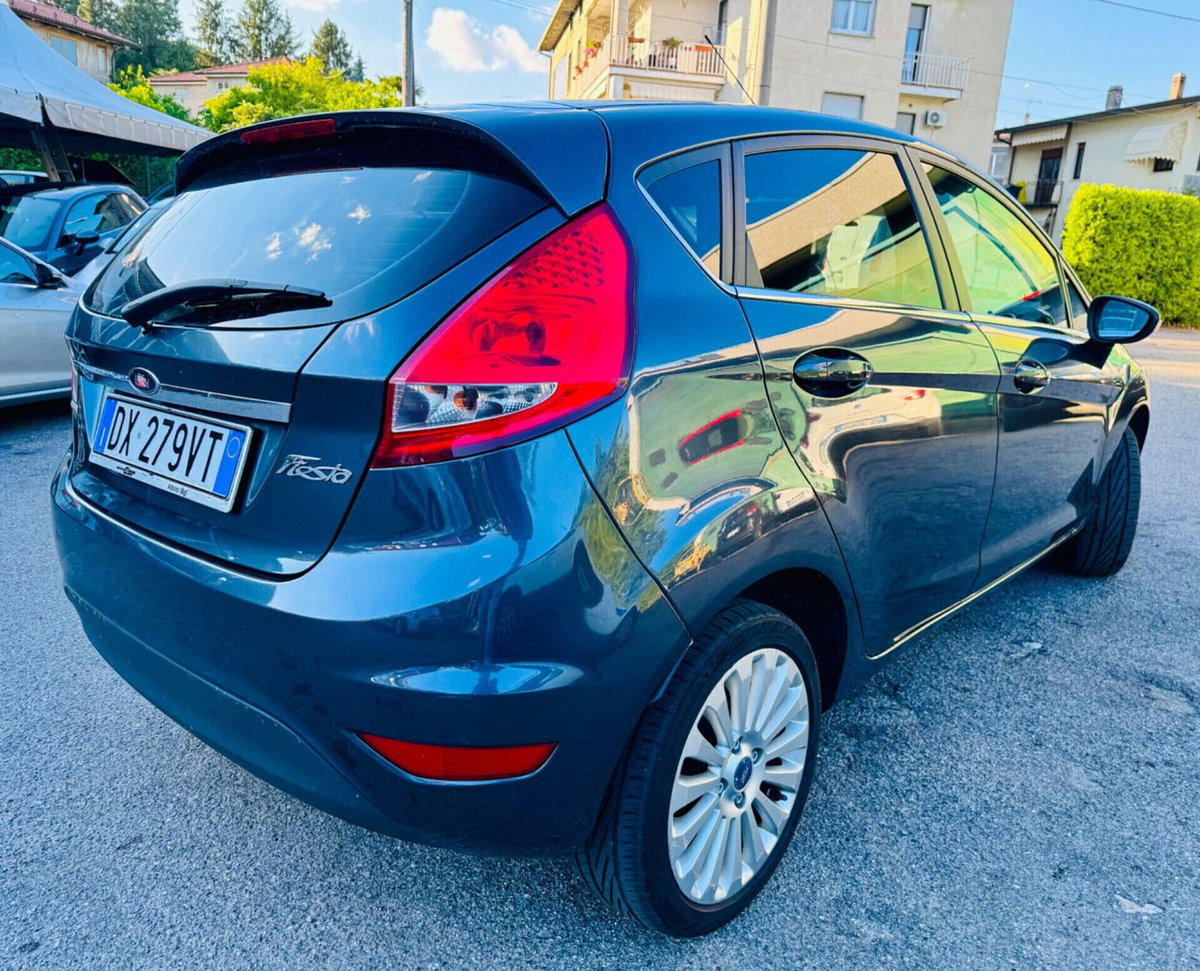 Ford Fiesta 1.4 TDCi 68CV 5 porte Titanium (8)