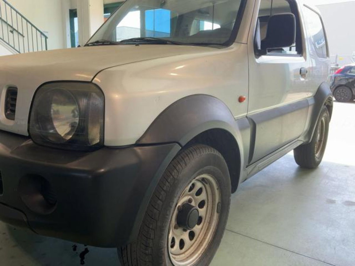 Suzuki Jimny 1.3i 16V cat JX (2)