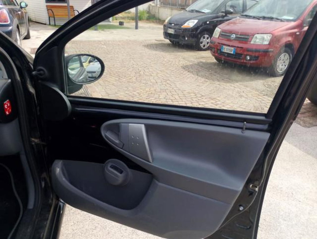 Toyota Aygo 1.0 12V VVT-i 5 porte Now (12)