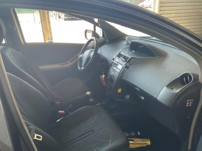 Toyota Yaris 1.0 5 porte (10)