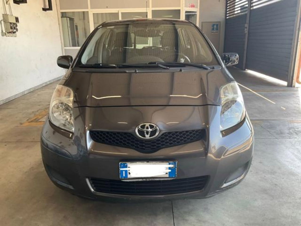 Toyota Yaris 1.0 5 porte (2)