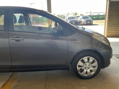 Toyota Yaris 1.0 5 porte (4)