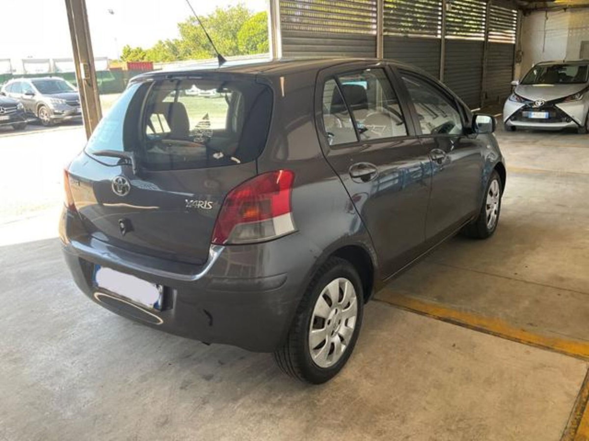 Toyota Yaris 1.0 5 porte (5)