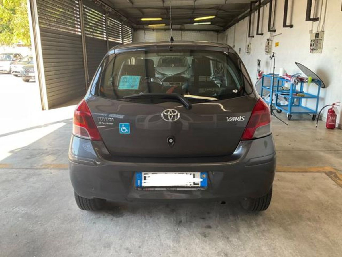 Toyota Yaris 1.0 5 porte (6)