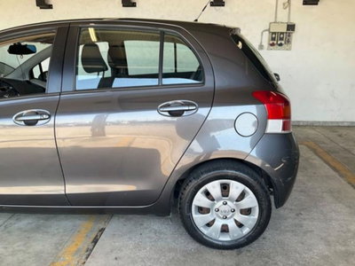 Toyota Yaris 1.0 5 porte (7)