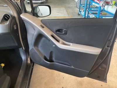 Toyota Yaris 1.0 5 porte (8)