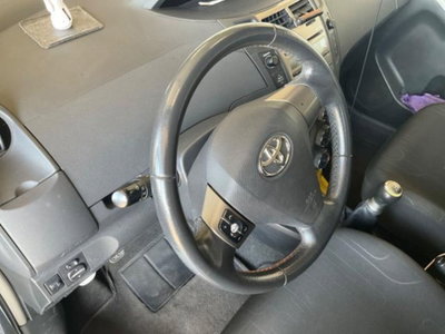 Toyota Yaris 1.0 5 porte (9)
