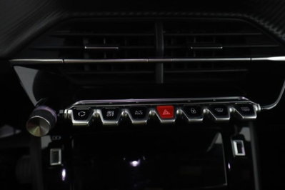 Peugeot 2008 PureTech 100 S&S Allure (12)