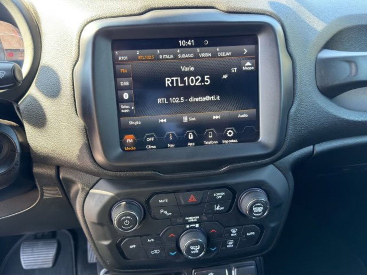 Jeep Renegade 1.3 T4 DDCT S (17)
