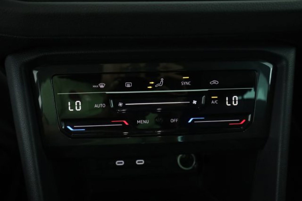Volkswagen Tiguan 2.0 TDI 150 CV SCR DSG 4MOTION R-Line (12)