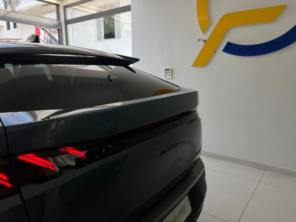 Peugeot 3008 1.2 hybrid GT Exclusive 145cv e-dcs6 (19)