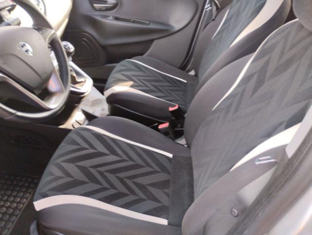 Lancia Ypsilon 1.2 69 CV 5 porte Gold (11)