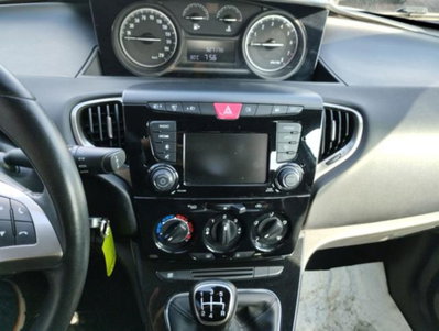 Lancia Ypsilon 1.2 69 CV 5 porte Gold (14)