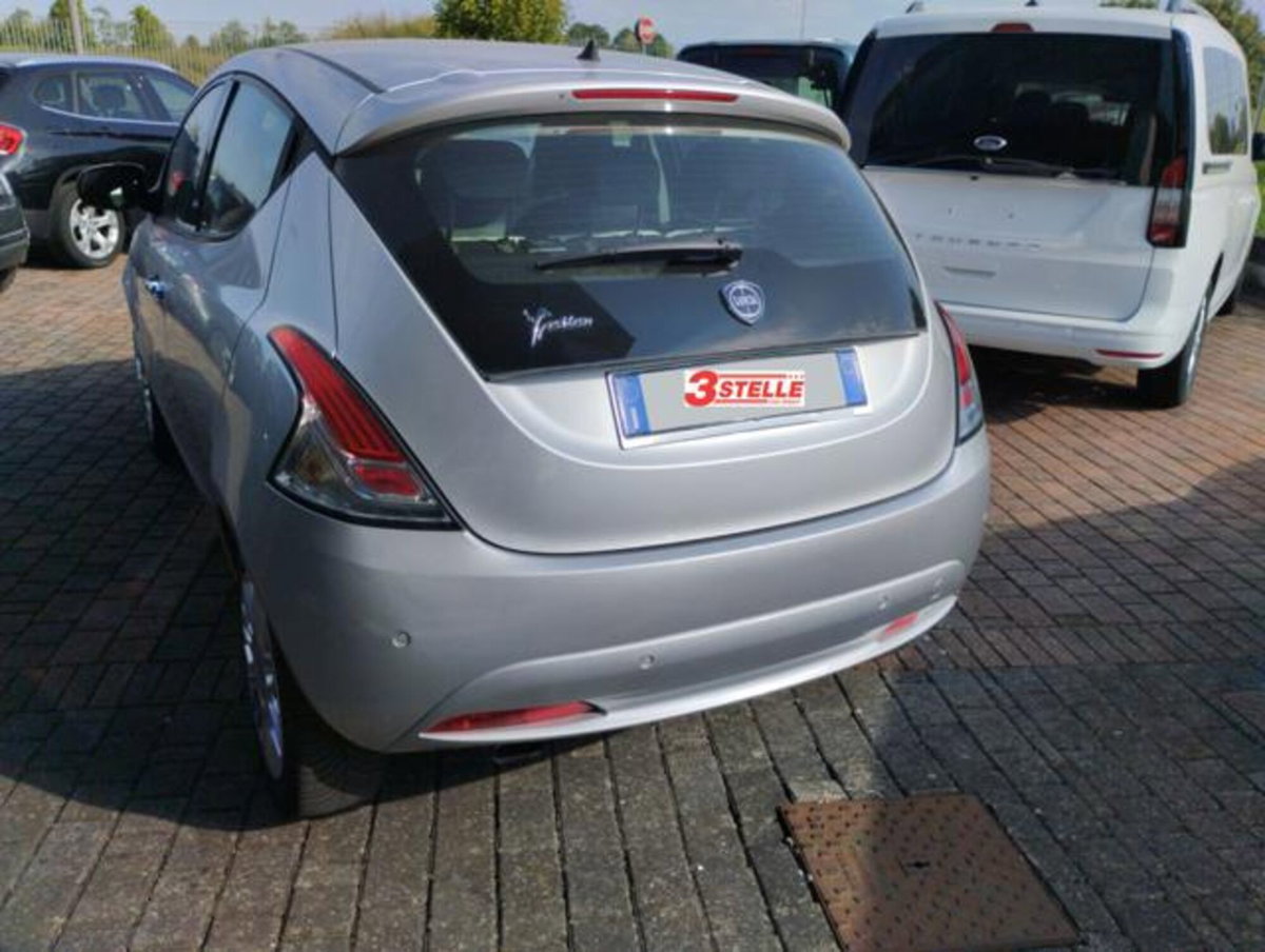 Lancia Ypsilon 1.2 69 CV 5 porte Gold (3)