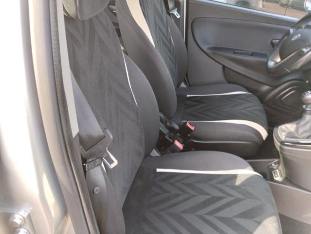 Lancia Ypsilon 1.2 69 CV 5 porte Gold (7)