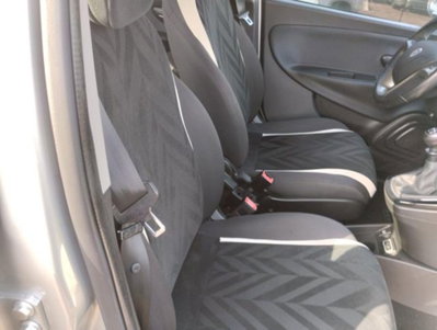 Lancia Ypsilon 1.2 69 CV 5 porte Gold (7)