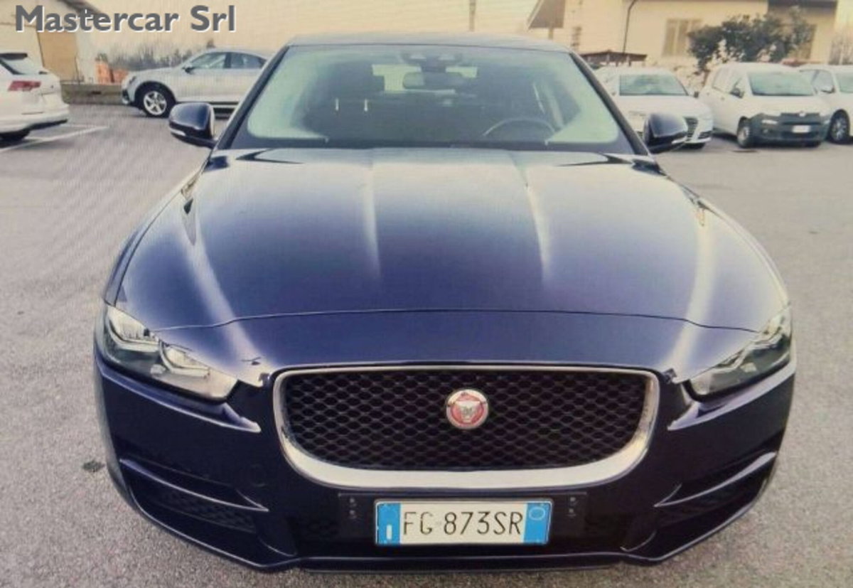 Jaguar XE 2.0 D 180 CV Pure (3)