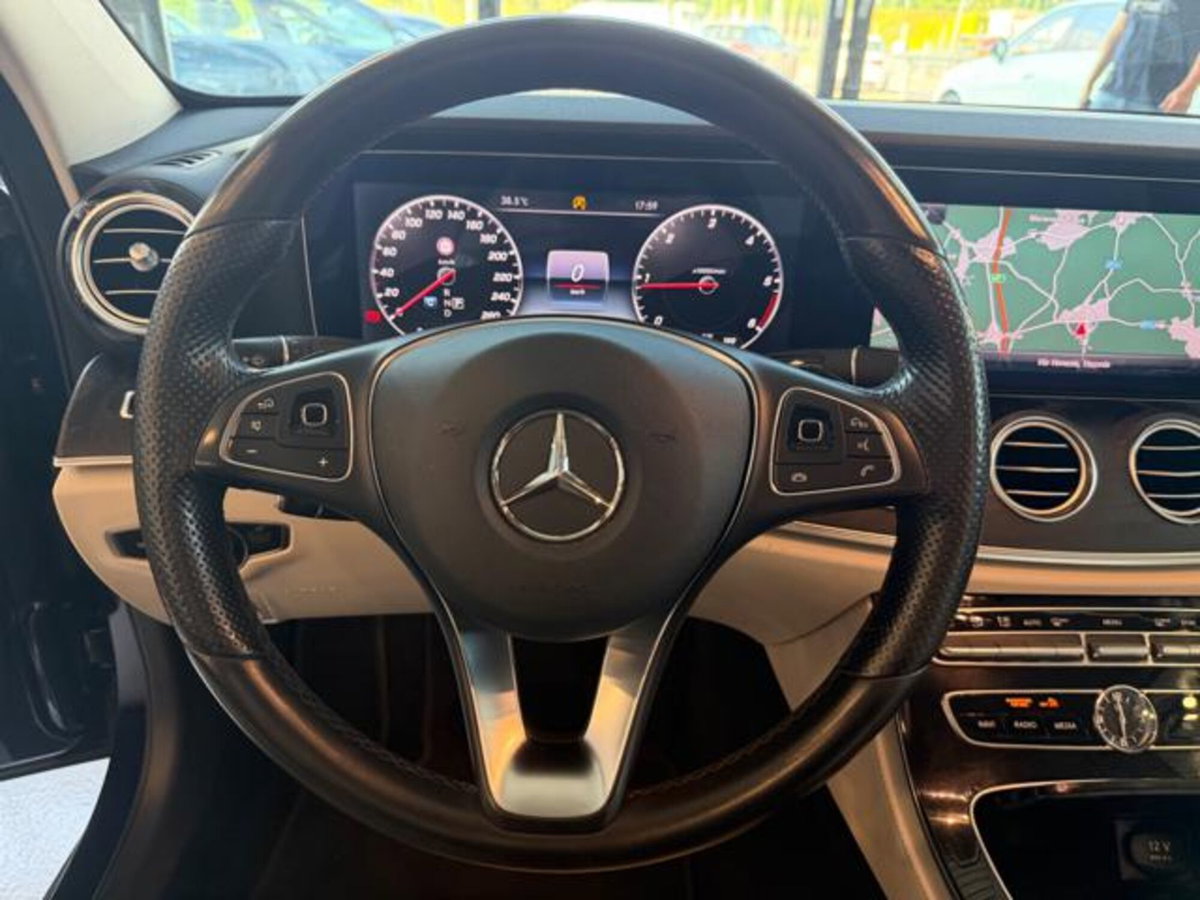Mercedes-Benz Classe E 220 d 4Matic Auto Premium Plus (8)