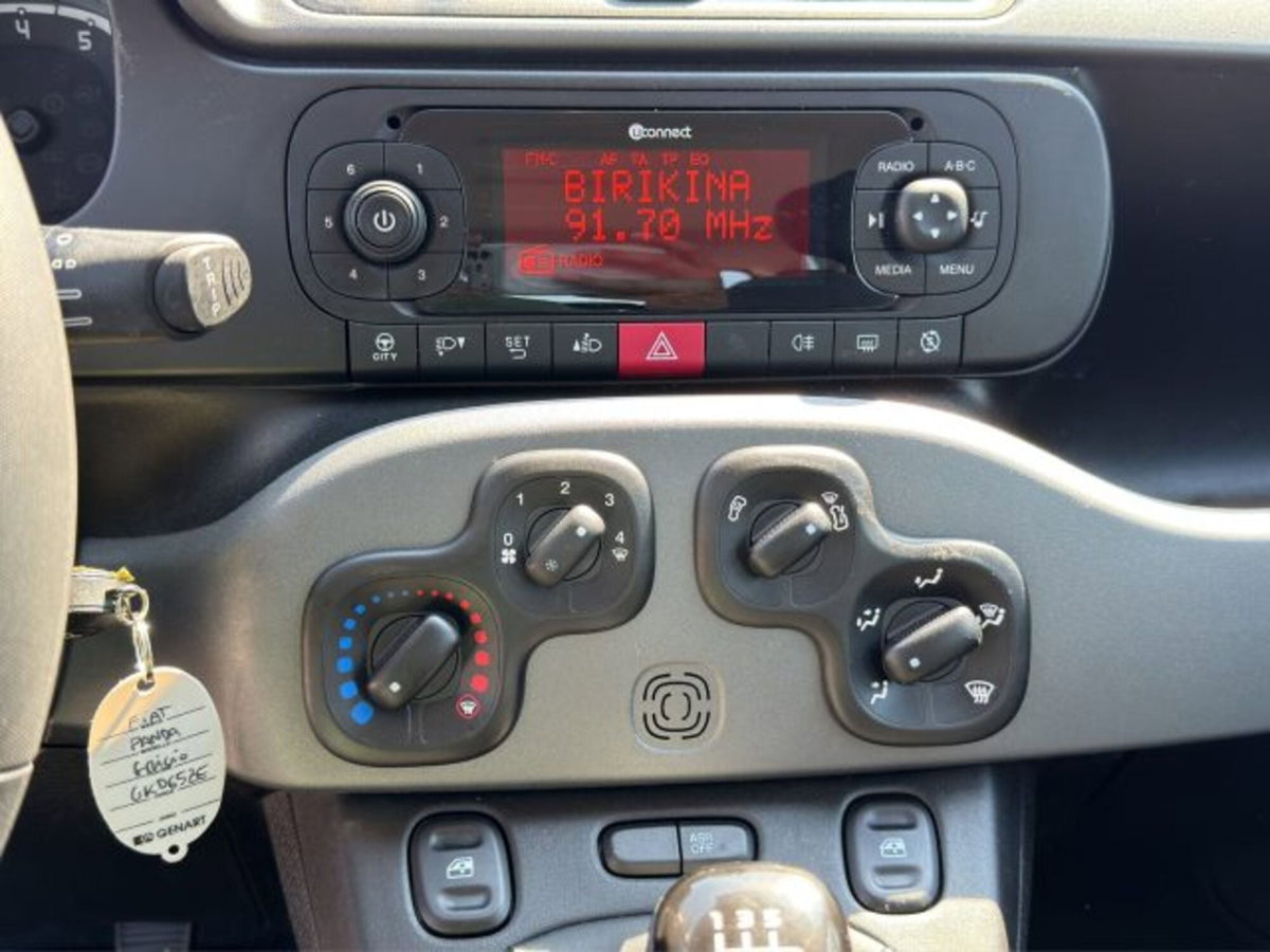 Fiat Panda 1.0 FireFly S&S Hybrid City Cross (16)