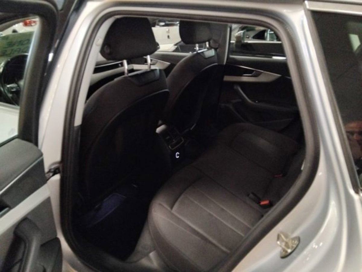 Audi A4 Avant 30 TDI S tronic Sport (8)