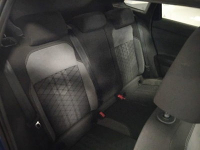 Volkswagen Taigo 1.0 tsi R-Line 115cv (12)