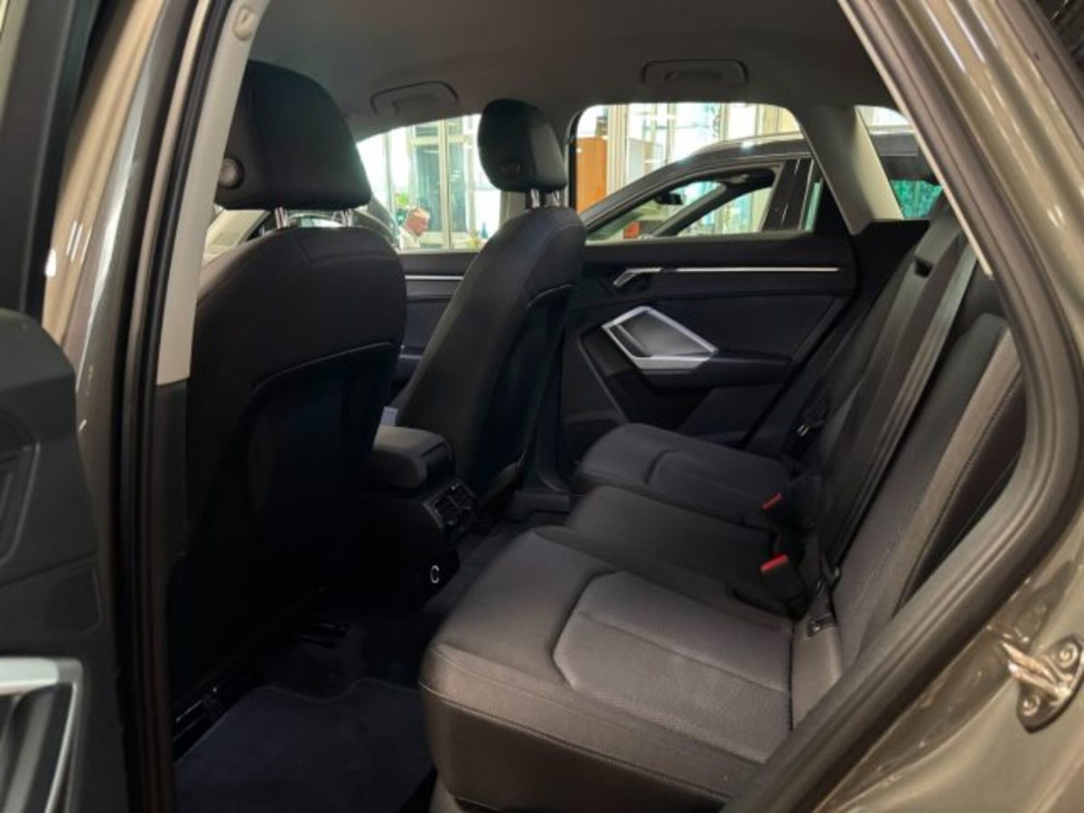 Audi Q3 35 TDI quattro S tronic Business Advanced (11)