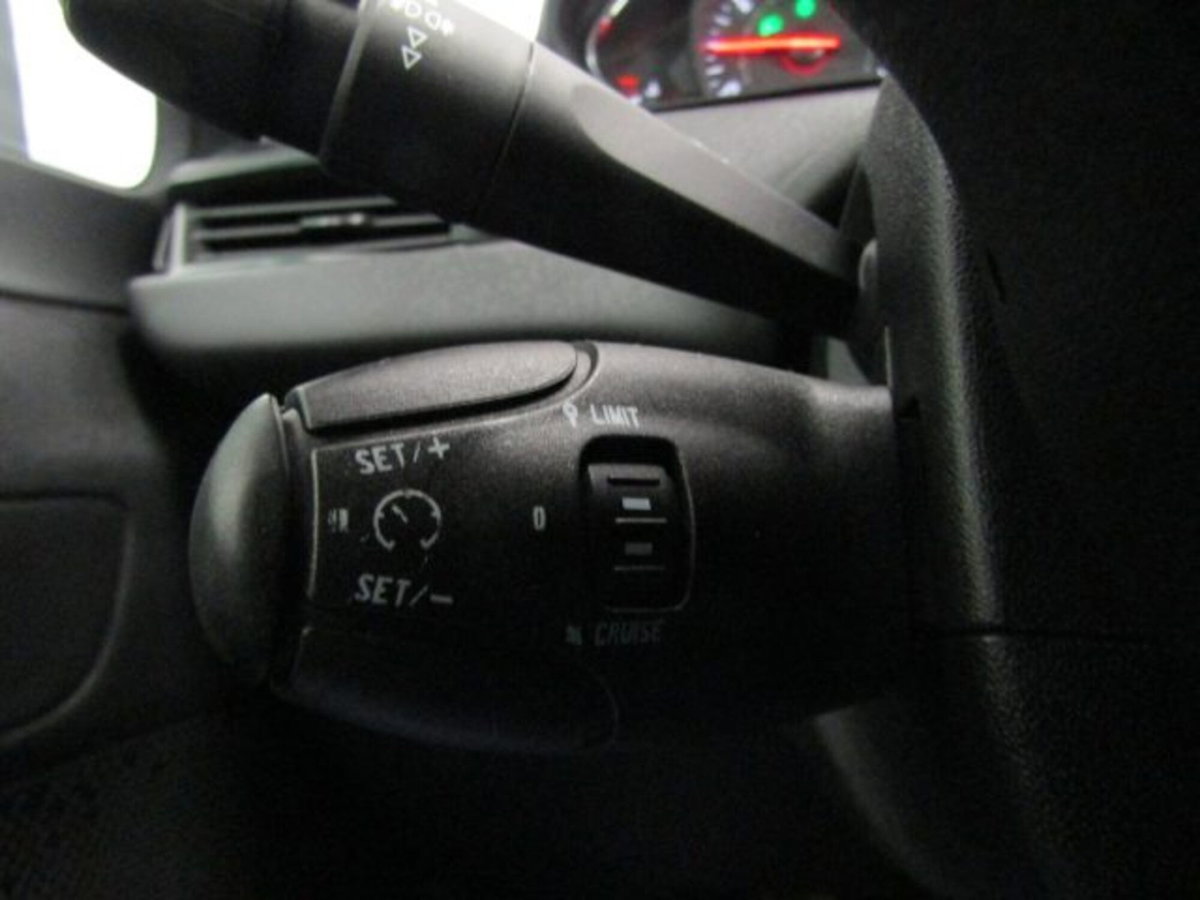 Peugeot 208 VTi 82 CV 5 porte Access (9)