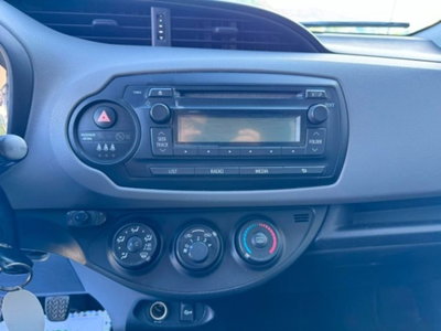 Toyota Yaris 1.0 5 porte Active (12)