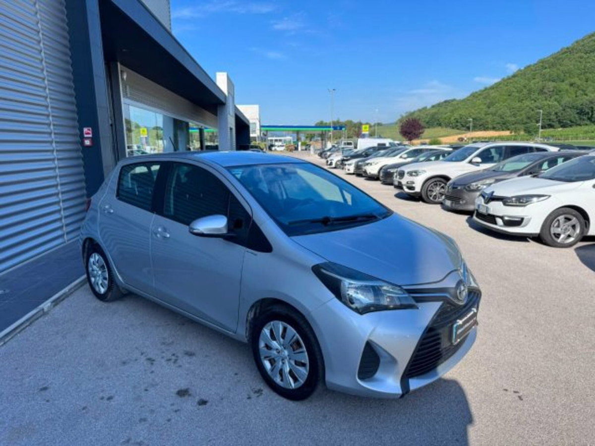Toyota Yaris 1.0 5 porte Active (3)
